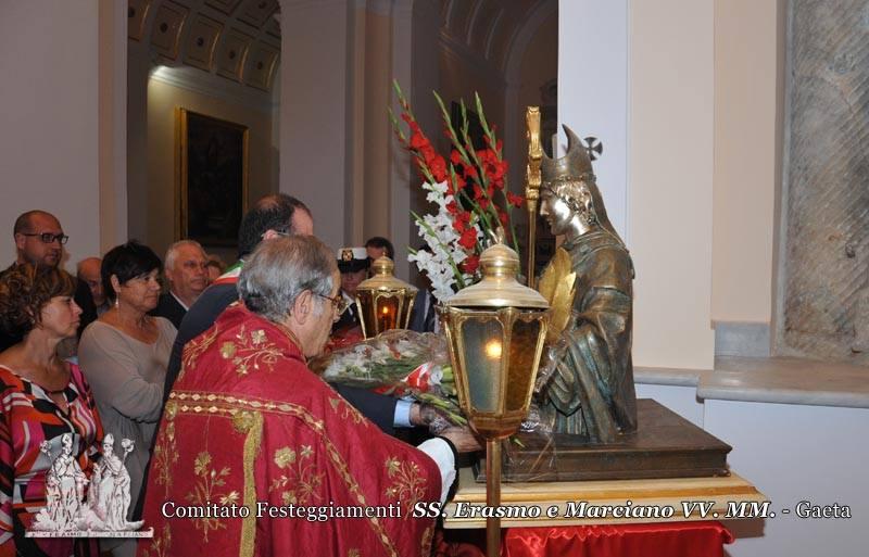 Omaggio del Sindaco della città Dott. Cosmo Mitrano ai Santi Patroni con la donazione di fiori e ceri