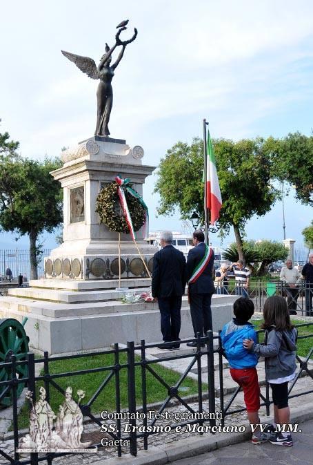 Omaggio ai caduti da parte del Sindaco, della comunità dei fedeli e del comitato festeggiamenti