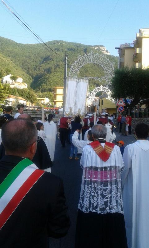 La processione per le vie della città