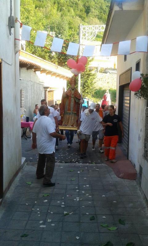 La processione nei vicoli del centro storico