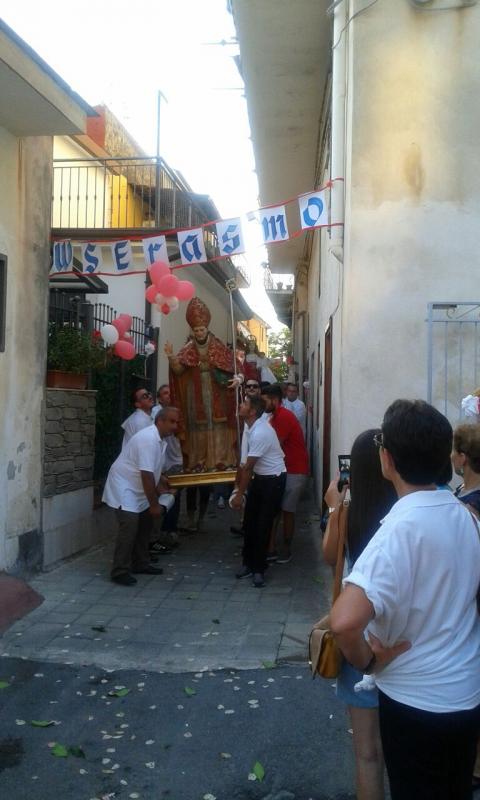 La processione nei vicoli del centro storico