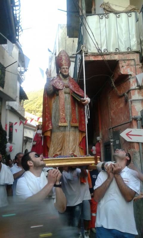 La statua di Sant&#039;Erasmo in processione